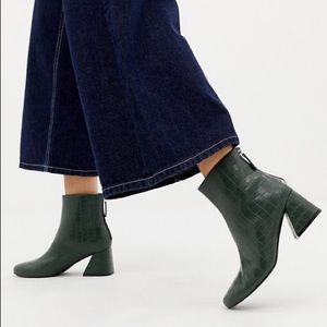 Flared heel ankle boot, green croc